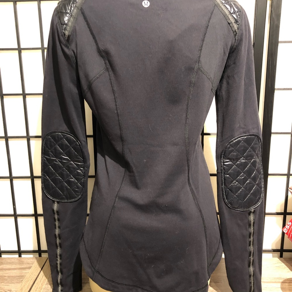 Lululemon black padded shoulders size 8 - Picture 3 of 3